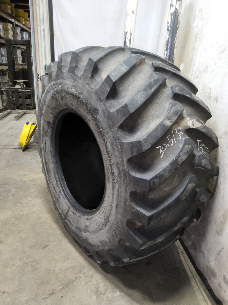 30.5/L-32 Firestone Super All Traction 23 R-1 164A, H (16 Ply) 85%
