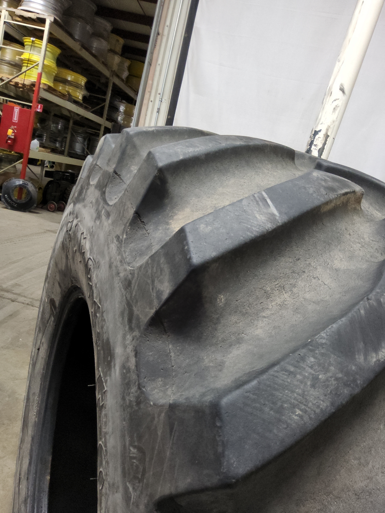 30.5/L-32 Firestone Super All Traction 23 R-1 164A, H (16 Ply) 85%
