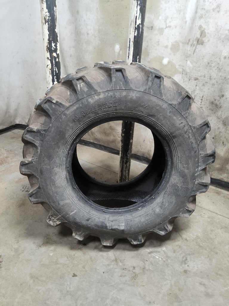 19.5/L-24 Alliance 533 Ind Rear Backhoe R-4 , F (12 Ply) 40%
