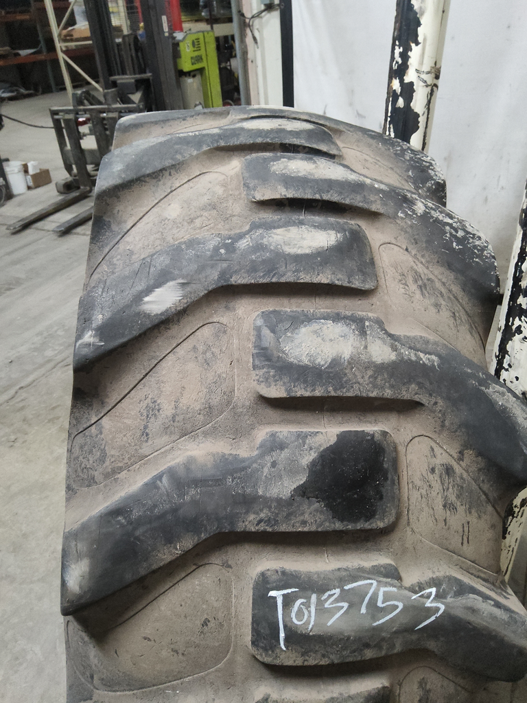 19.5/L-24 Alliance 533 Ind Rear Backhoe R-4 , F (12 Ply) 40%