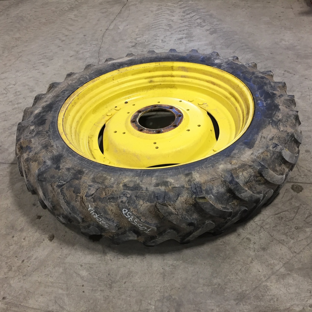 320/90R42 Firestone Radial 9000 R-1W on John Deere Yellow 8-Hole Stub Disc (groups of 2 bolts) 40%