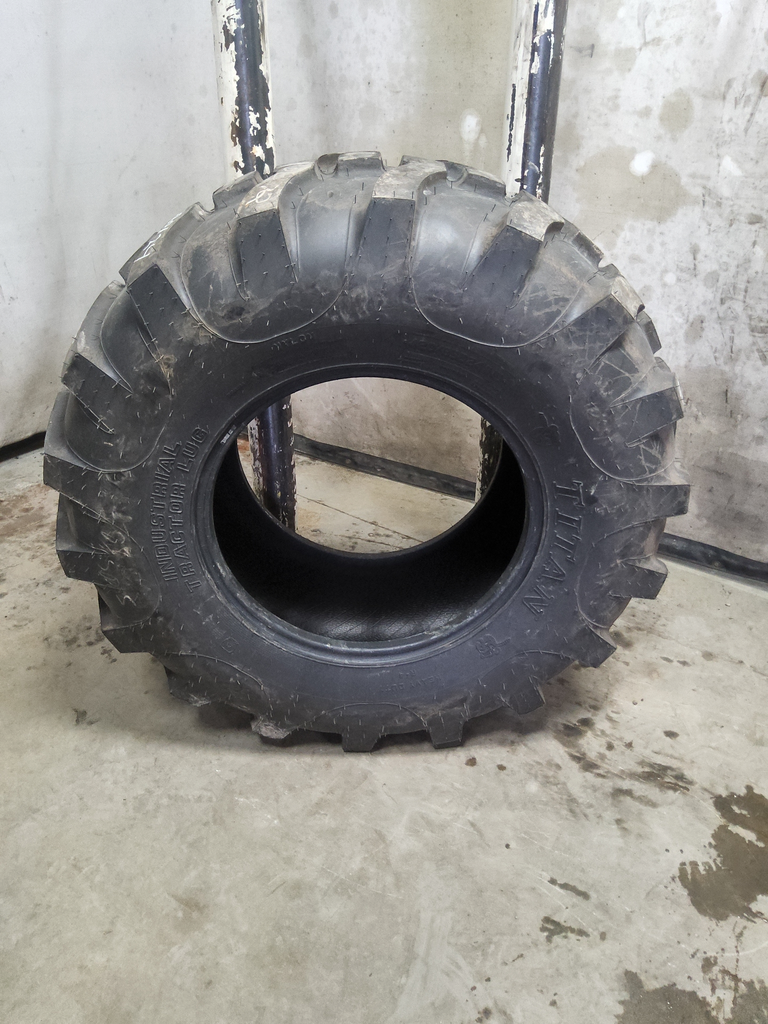 420/85D24 Titan Farm Industrial Tractor Lug R-4 136A8, C (6 Ply)