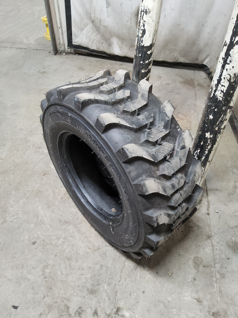 12/-16.5 Carlisle Trac Chief R-4 , C (6 Ply) 99%