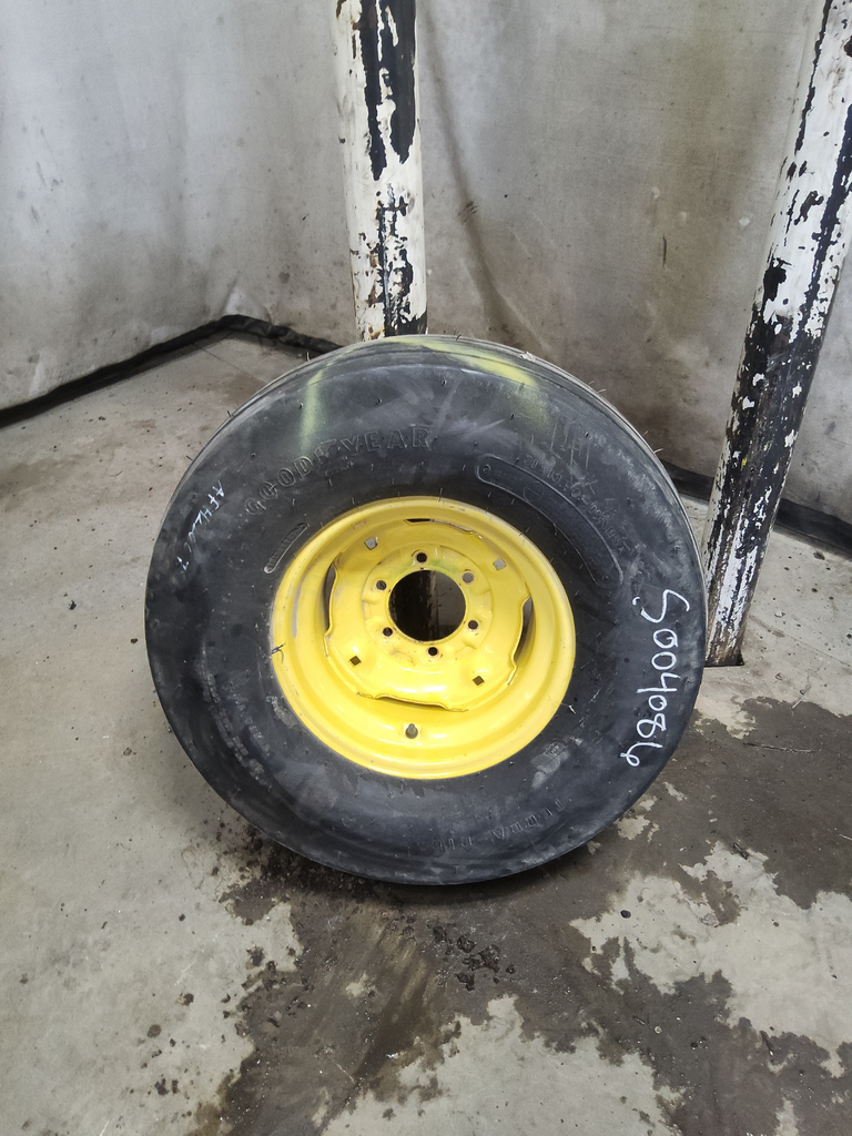 31/13.50-15 Goodyear Farm Terra Rib NHS HF-1 114B, D (8 Ply) 99%