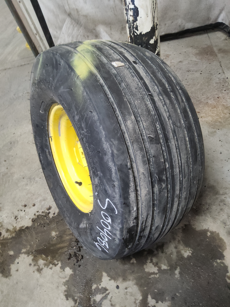 31/13.50-15 Goodyear Farm Terra Rib NHS HF-1 114B, D (8 Ply) 99%