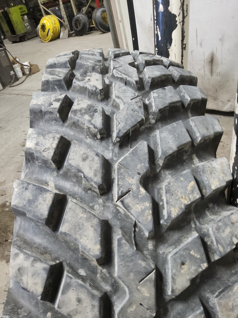 360/80R24 Nokian TRI 2 R-1 138D 85%