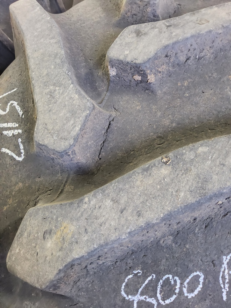 800/70R38 Goodyear Farm DT924 Radial R-1W 173B 60%