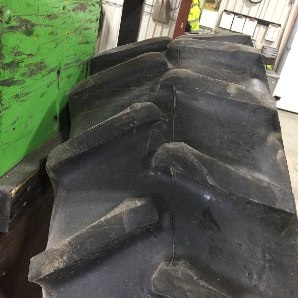 18.4/-30 Firestone Super All Traction II 23 R-1, D (8 Ply) 80%