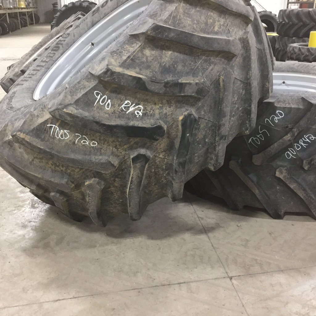 900/60R42 Trelleborg TM900 High Power R-1W on Agco Corp Gray 10-Hole Formed Plate 70%