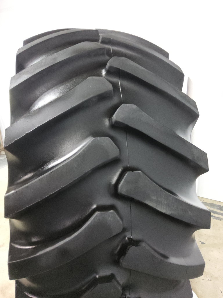 30.5/L-32 Firestone Super All Traction 23 R-1 , G (14 Ply) 99%