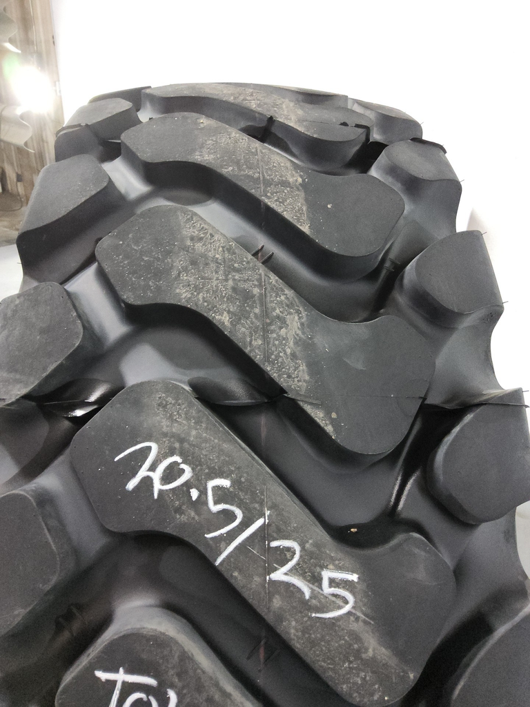 20.5/R25 Michelin XHA2 L-3 186A2/1* 99%