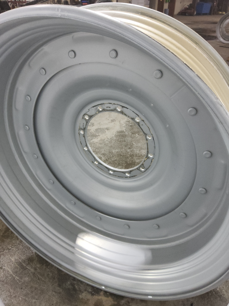 12-Hole Stub Disc Center for 46"-54" Rim, Agco Corp Gray