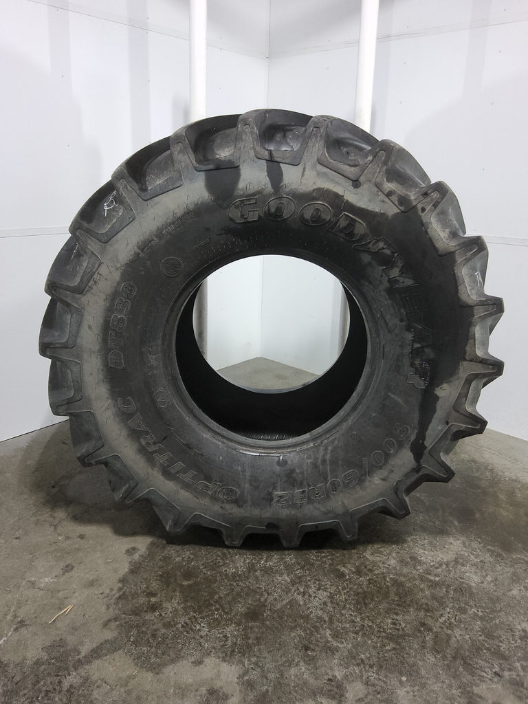 900/60R32 Goodyear Farm DT830 Optitrac R-1W 176B 90%