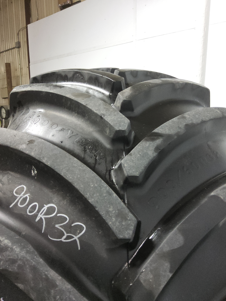 900/60R32 Goodyear Farm DT830 Optitrac R-1W 176B 90%