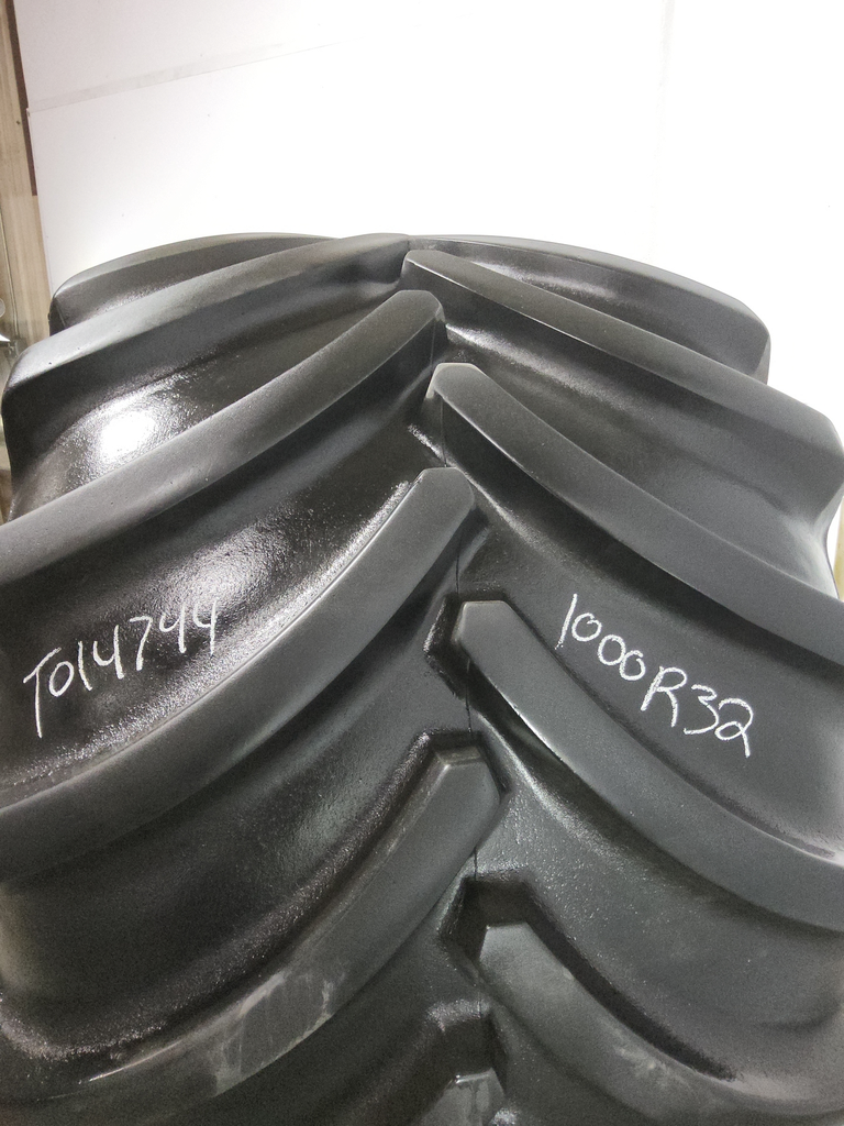 LSW 1000/40R32 Goodyear Farm Optitrac R-1W on John Deere Yellow 12-Hole Formed Plate 85%