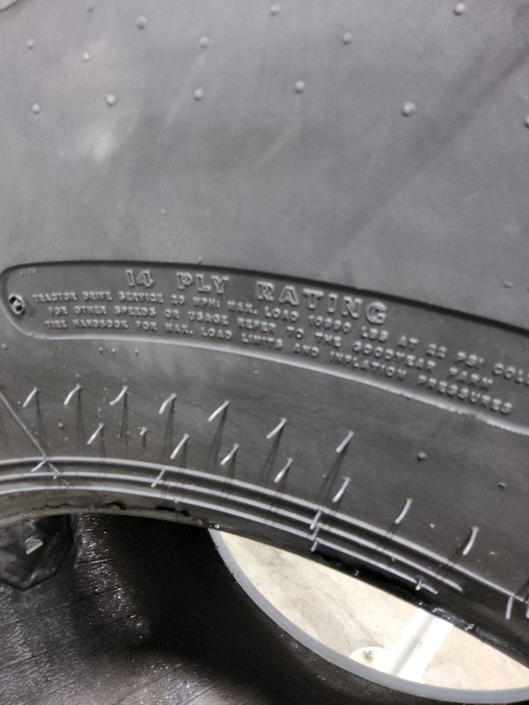 30.5/L-32 Goodyear Farm Dyna Torque II R-1 , G (14 Ply) 75%