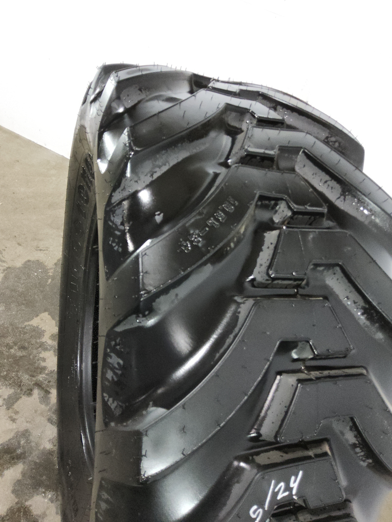 19.5/L-24 Firestone All Traction Utility R-4 , E (10 Ply) 99%