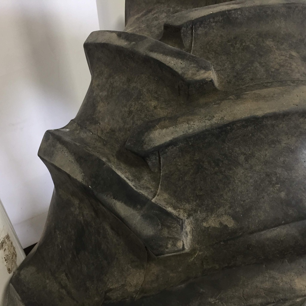 16.9/-30 Firestone Traction Field & Road R-1, C (6 Ply) 80%