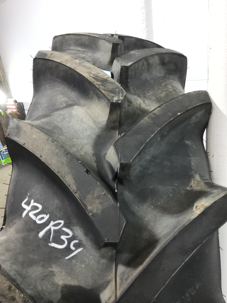 420/85R34 Goodyear Farm Optitrac R-1W 147D 99%