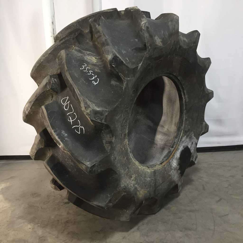 35.5/L-32 Firestone Champion Spade Grip R-2, F (12 Ply) 75%