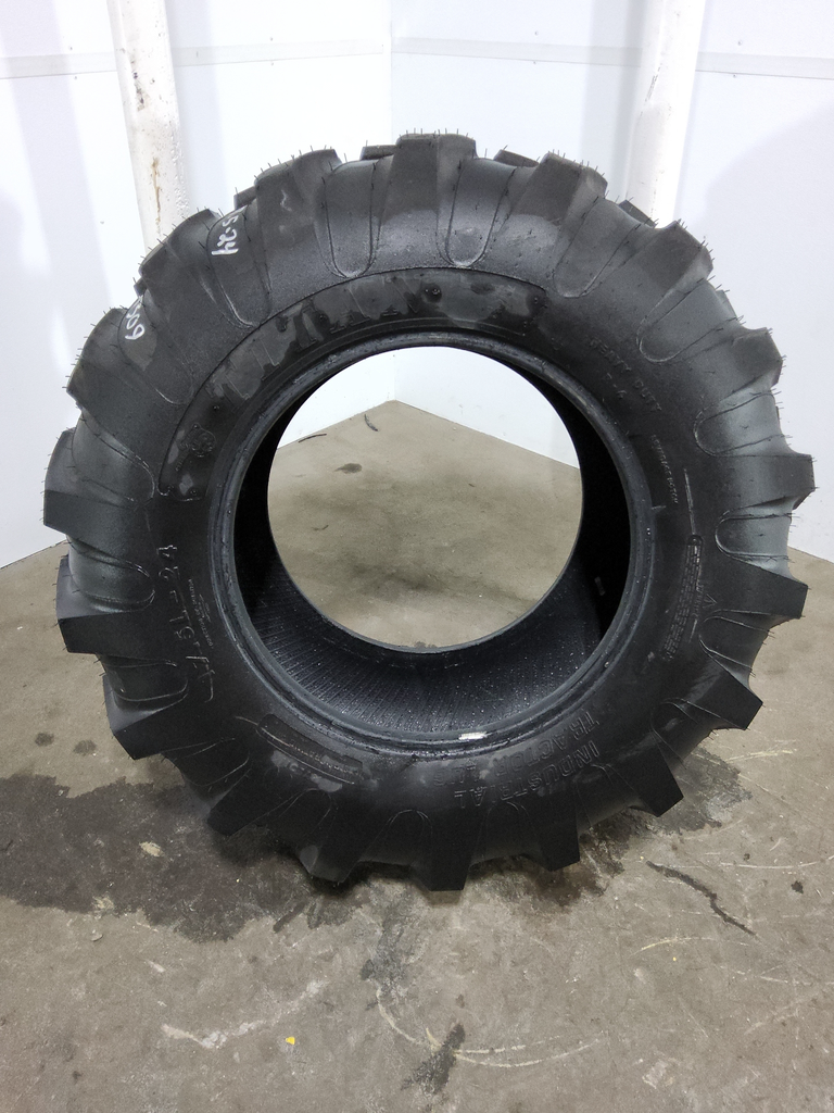 17.5L-24 Titan Farm Industrial Tractor Lug R-4 D (8 Ply), 99%