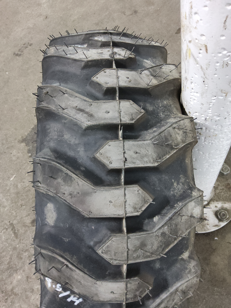25x8.50-14NHS Titan Farm Trac Loader SS R-4 C (6 Ply), 99%