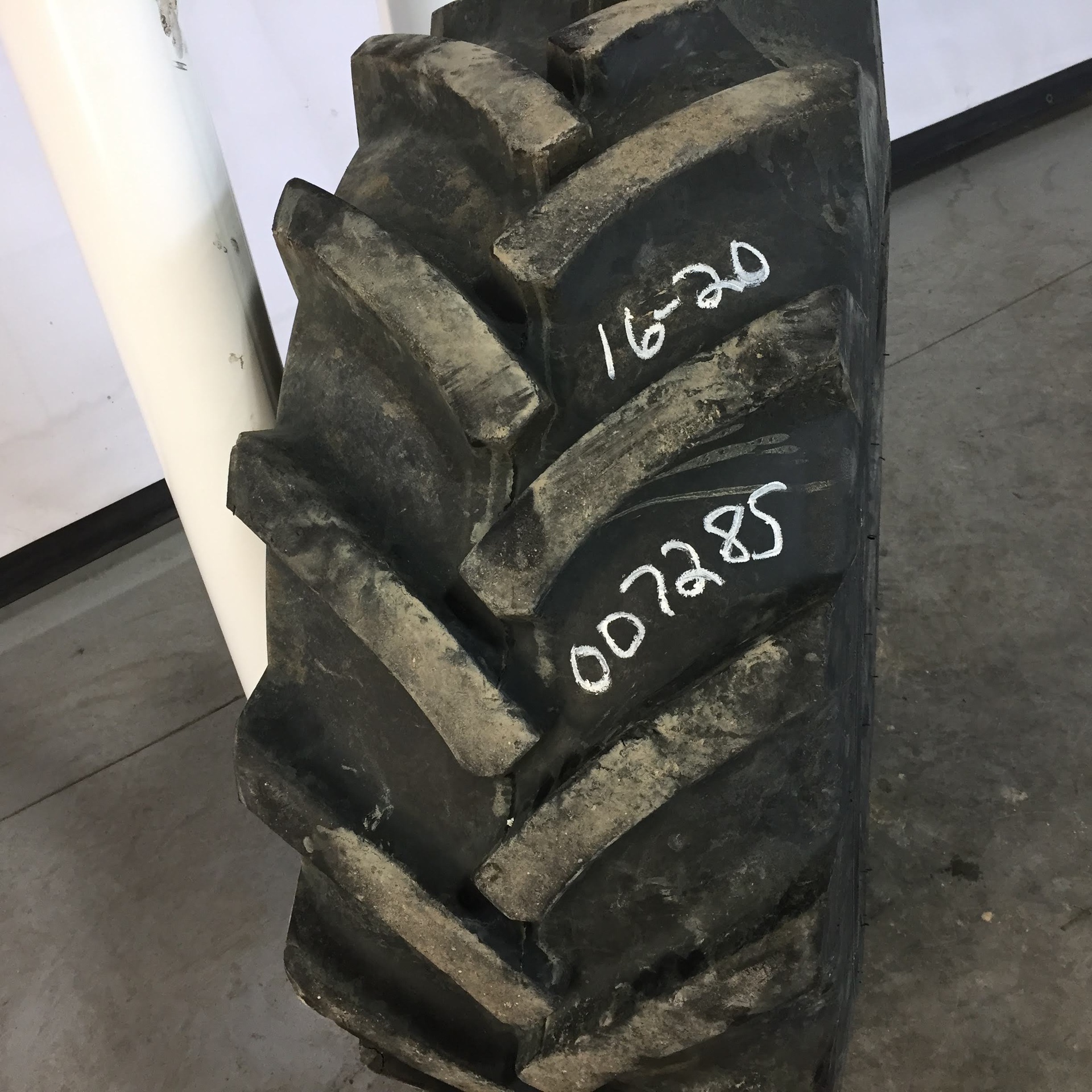 Used400/7020 Dunlop T37 R4 Agricultural Tires for Sales NTS Tire