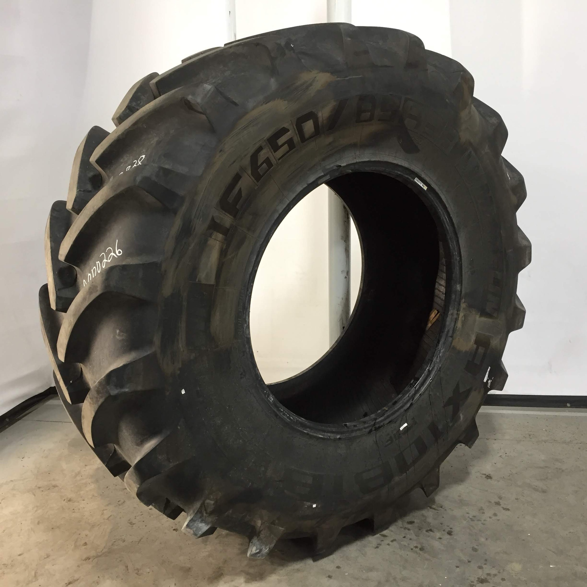 Used650/85R38 Michelin Axiobib R1W Agricultural Tires for Sales NTS