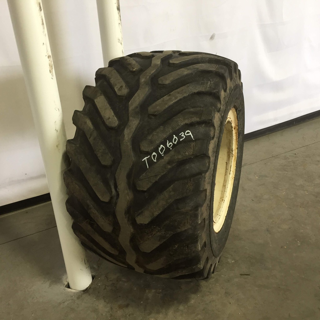 42/25.00-20 Goodyear Farm Super Terra Grip HF-3 on White 0-Hole Terra Rim 35%