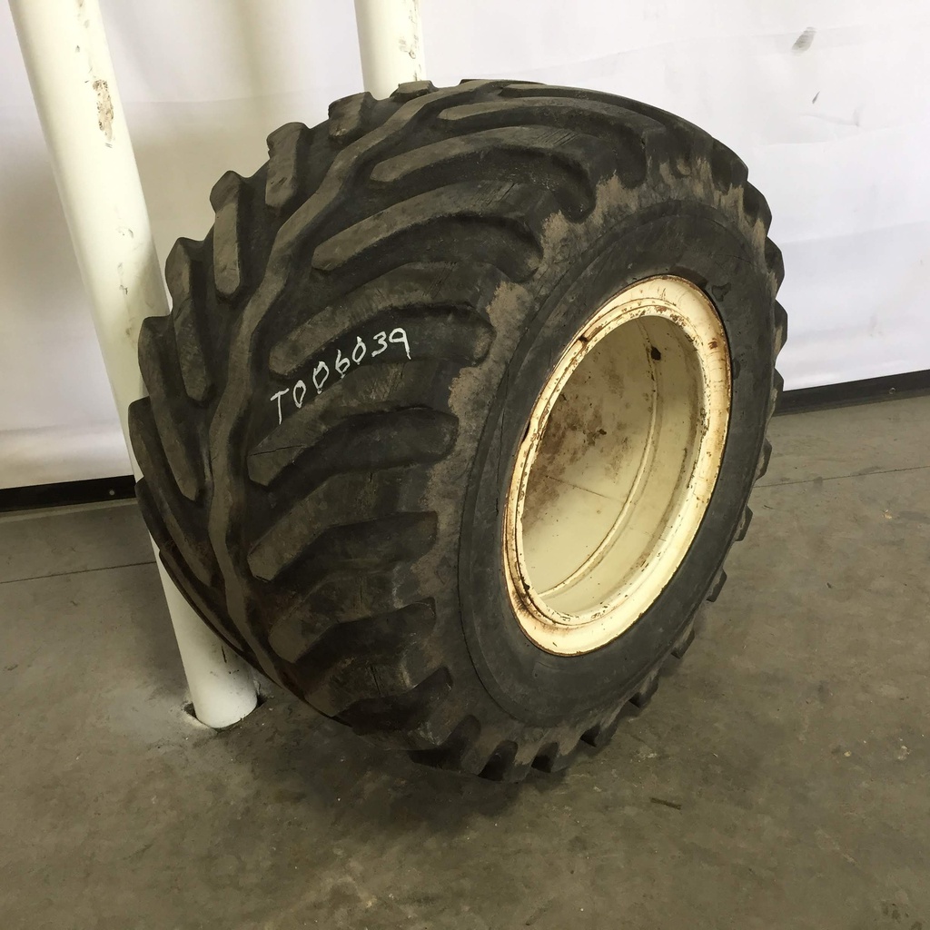 42/25.00-20 Goodyear Farm Super Terra Grip HF-3 on White 0-Hole Terra Rim 35%