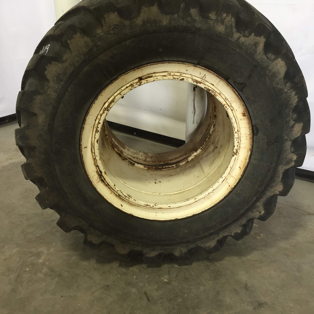 42/25.00-20 Goodyear Farm Super Terra Grip HF-3 on White 0-Hole Terra Rim 35%