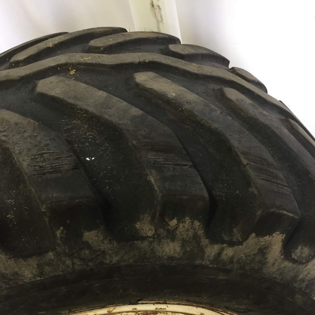 42/25.00-20 Goodyear Farm Super Terra Grip HF-3 on White 0-Hole Terra Rim 35%
