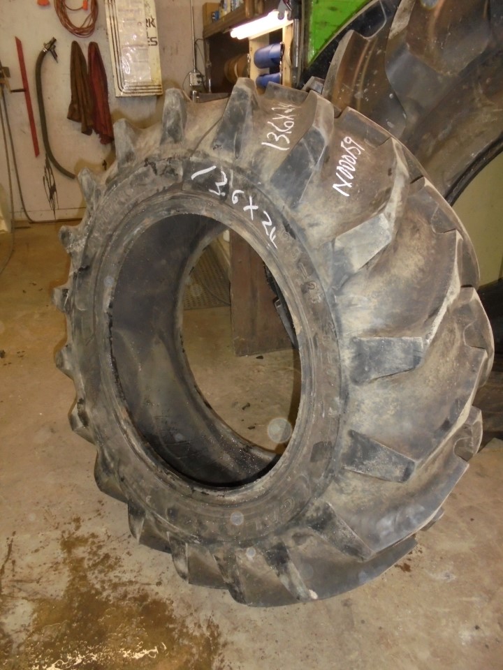 13.6/-24 Galaxy AGRI Trac R-1, D (8 Ply) 90%