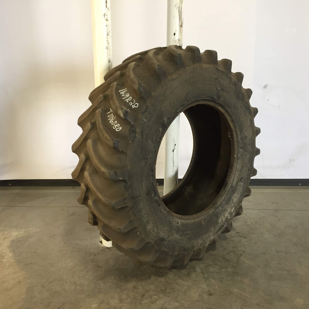 16.9/R28 Firestone Radial All Traction FWD R-1 136 A8 70%
