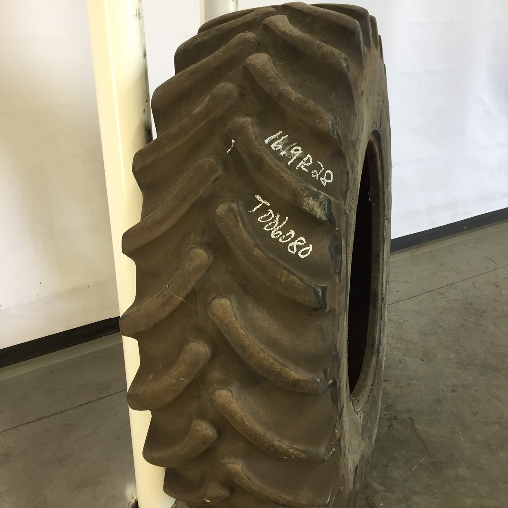 16.9/R28 Firestone Radial All Traction FWD R-1 136 A8 70%