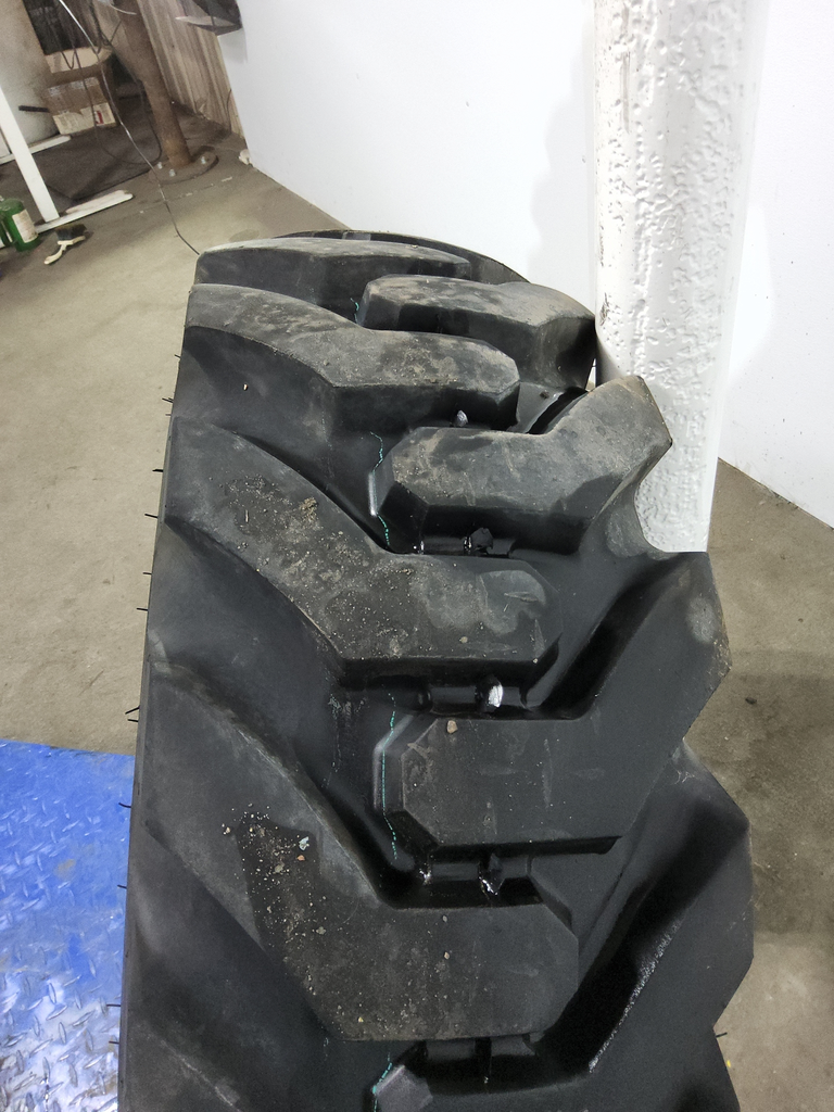 12.5/80-18 BKT Tires AT 621 Industrial R-4 F (12 Ply), 80%