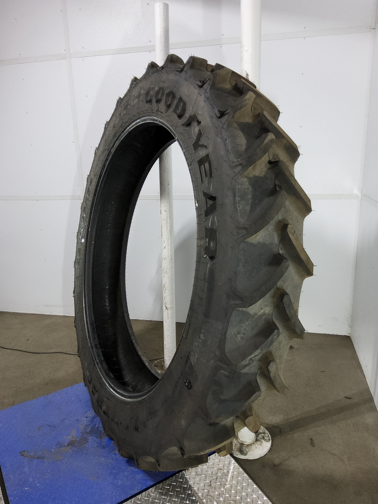 320/105R54 Goodyear Farm DT800 Super Traction R-1W 166A8 95%