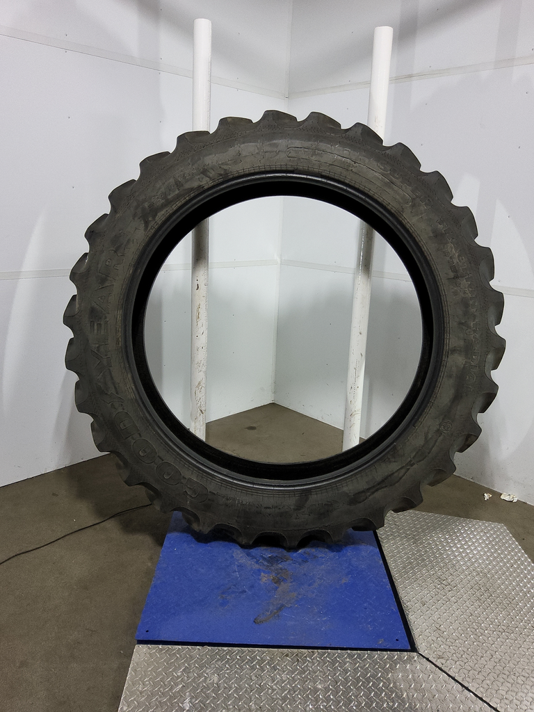 320/105R54 Goodyear Farm DT800 Super Traction R-1W 163B 85%