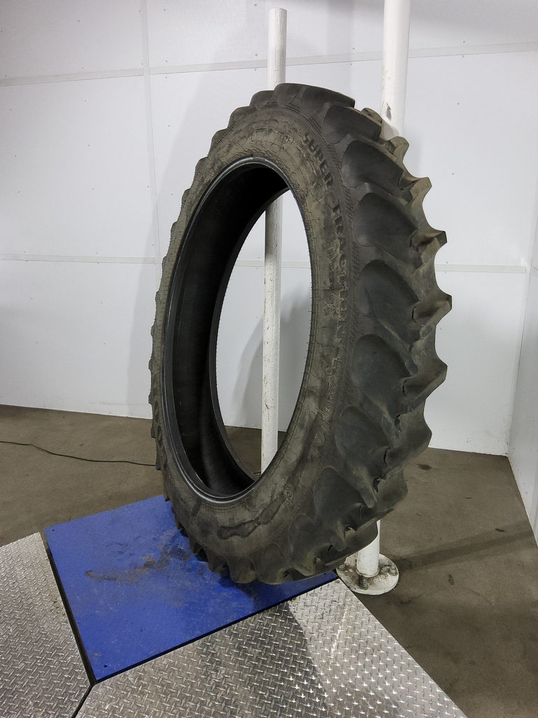 320/105R54 Goodyear Farm DT800 Super Traction R-1W 163B 85%