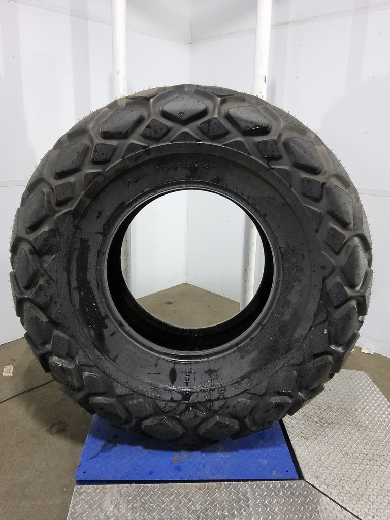 30.5L-32 Goodyear Farm All Weather R-3 F (12 Ply), 99%