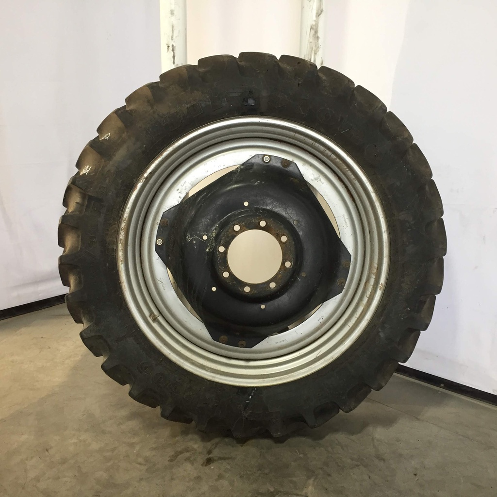 320/90R42 Firestone Radial 9000 R-1W on Case IH Silver Mist/Black 8-Hole Stub Disc (groups of 2 bolts) 80%