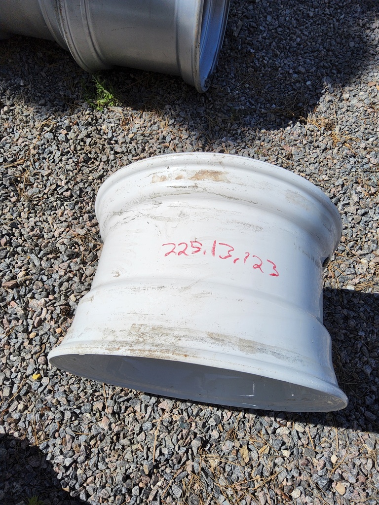 13"W x 22.5"D, New Holland White 10-Hole Hub Pilot