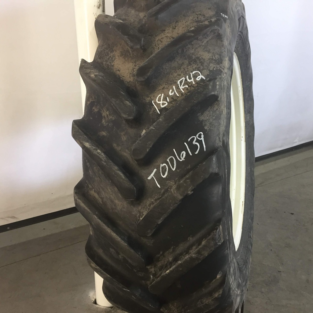 480/70R34 Michelin OmniBib R-1W on New Holland White 12-Hole Waffle Wheel (Groups of 2 bolts) 80%