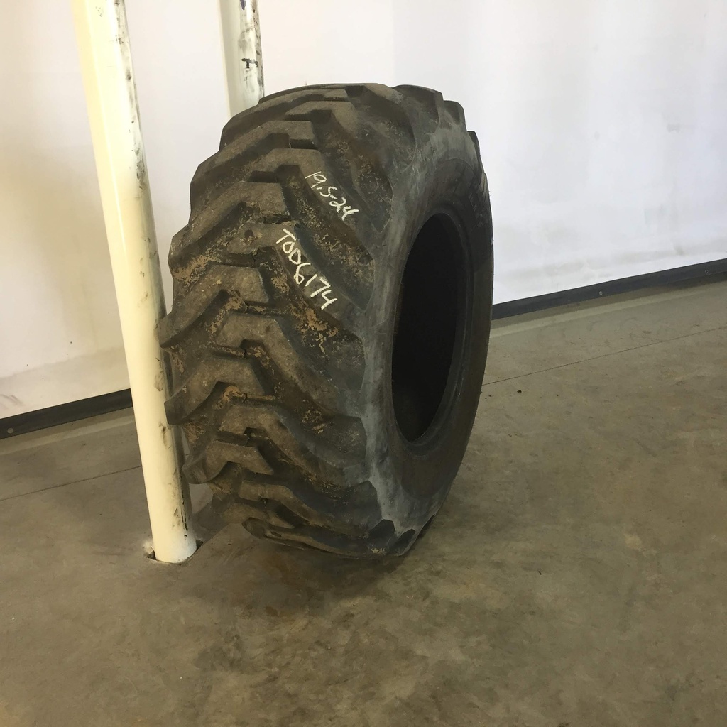 19.5/L-24 Firestone All Traction Utility R-4, F (12 Ply) 90%