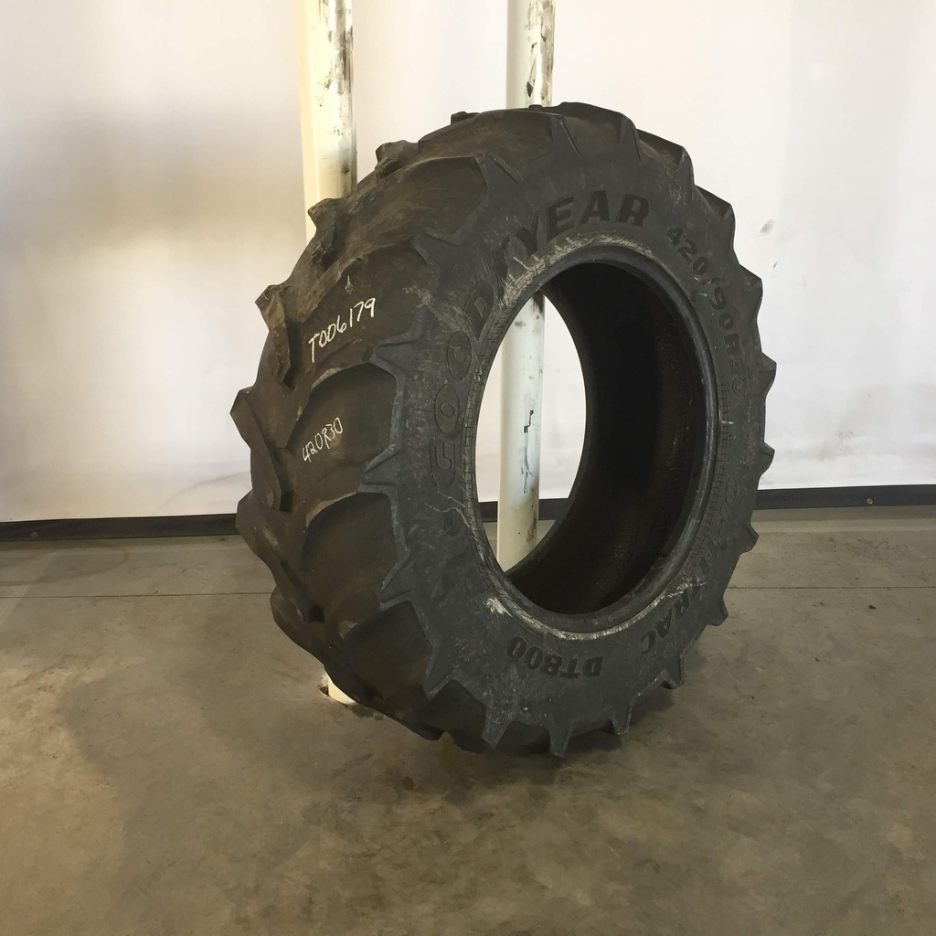 420/90R30 Goodyear Farm DT800 Optitrac R-1W 147 B 40%