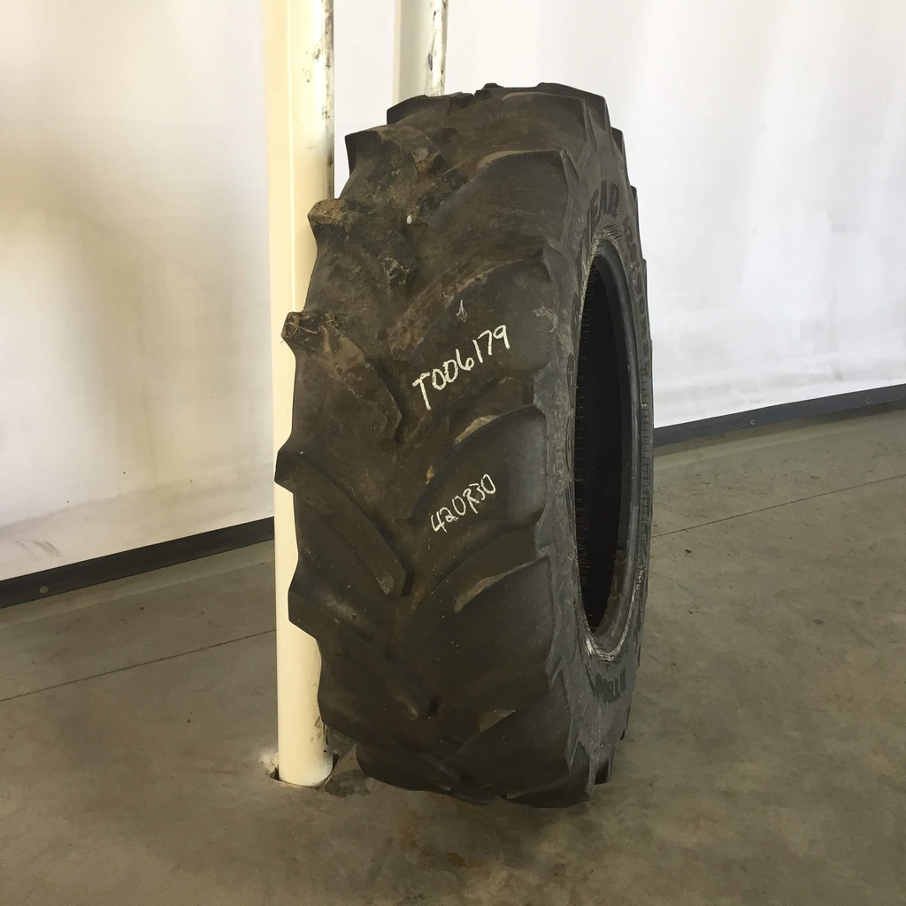 420/90R30 Goodyear Farm DT800 Optitrac R-1W 147 B 40%