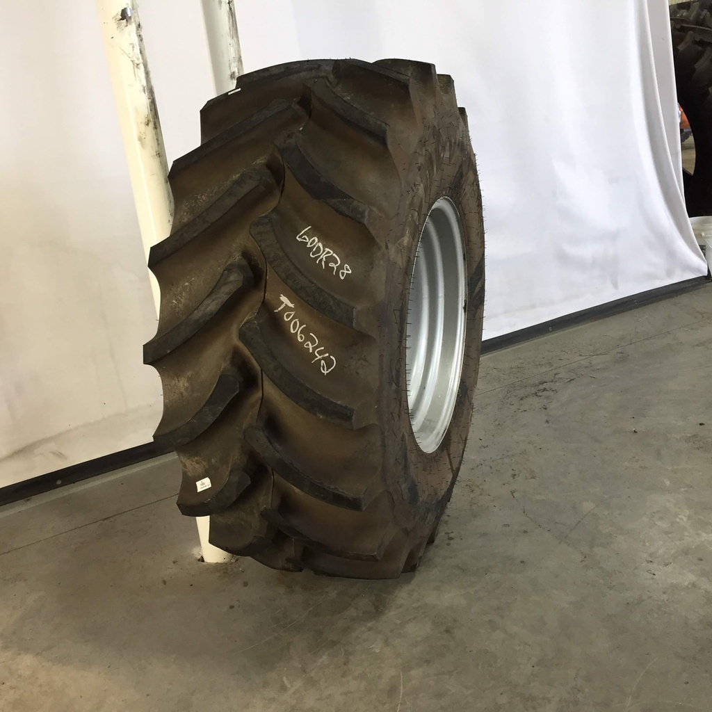 21"W x 28"D, Case IH Silver Mist 10-Hole Formed Plate