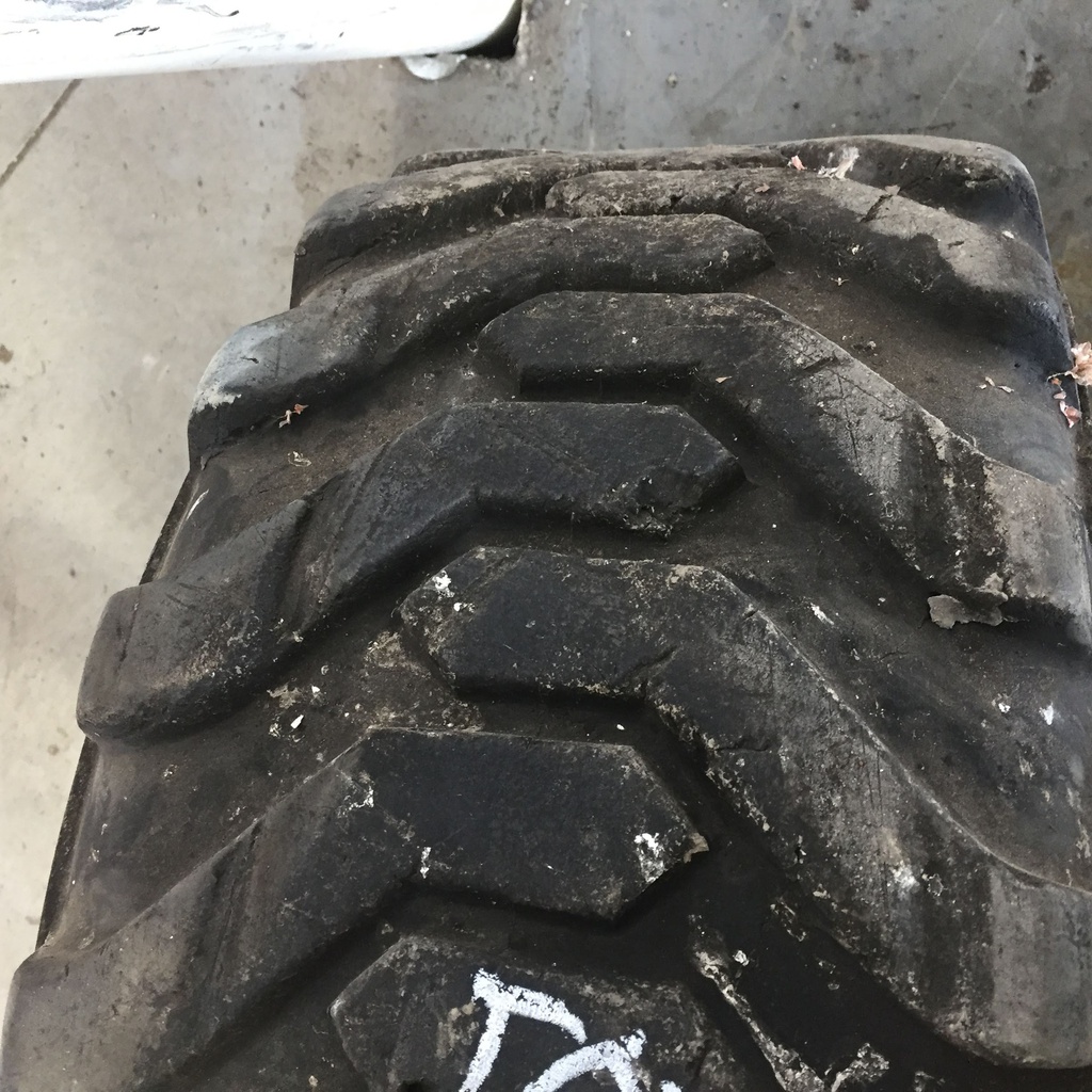 10/-16.5 Carlisle Trac Chief R-4 on Bobcat Orange 8-Hole Skid Steer 85%