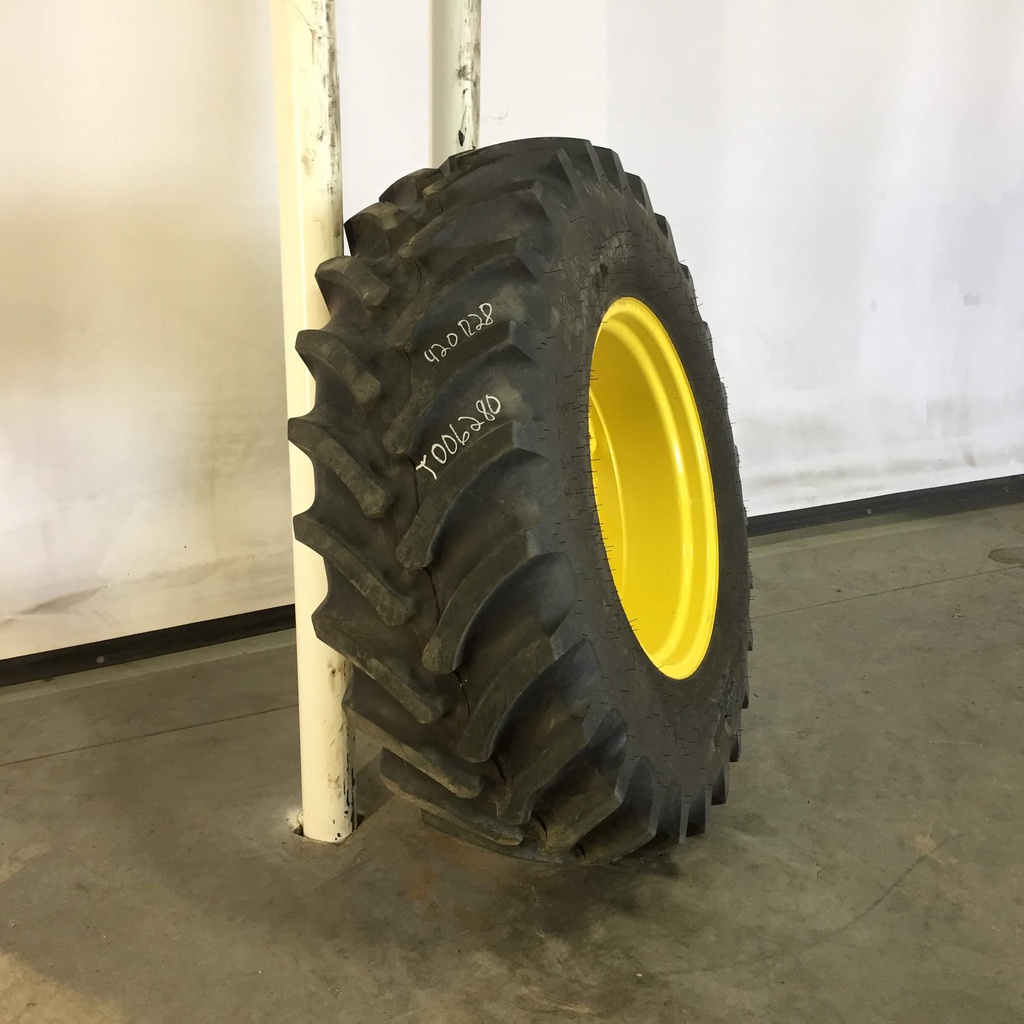15"W x 28"D, Black 12-Hole Waffle Wheel (Groups of 3 bolts)