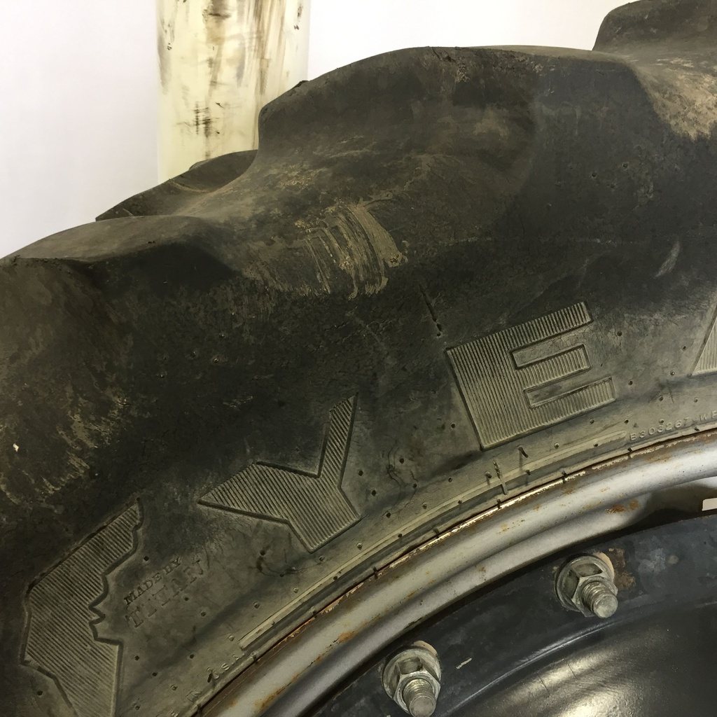320/85R38 Goodyear Farm DT800 Super Traction R-1W on Case IH Silver Mist/Black 12-Hole Waffle Wheel (Groups of 3 bolts) 50%